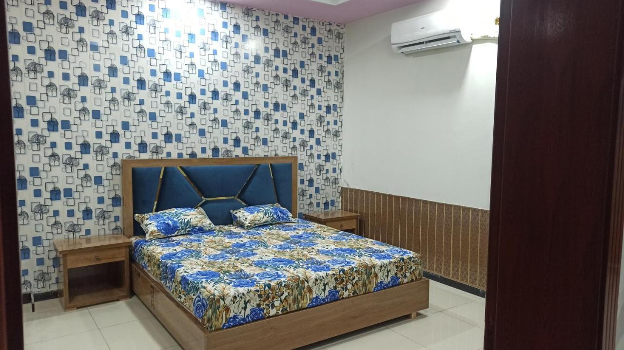 The Crown Guest House Islamabad Zewnętrze zdjęcie