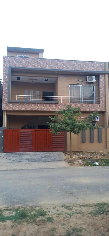 The Crown Guest House Islamabad Zewnętrze zdjęcie