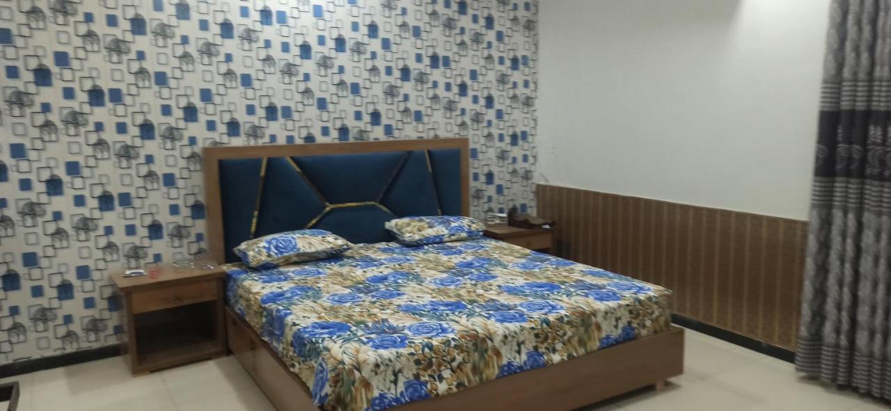 The Crown Guest House Islamabad Zewnętrze zdjęcie
