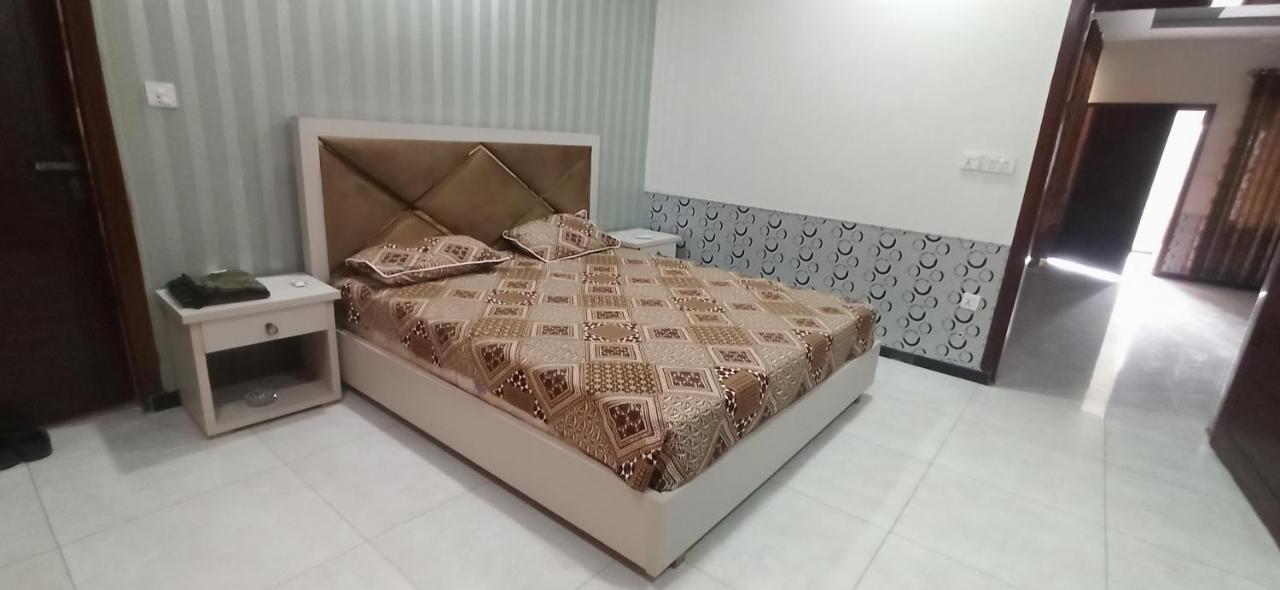 The Crown Guest House Islamabad Zewnętrze zdjęcie